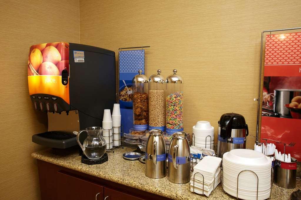Hampton Inn Fairmont Restaurante foto