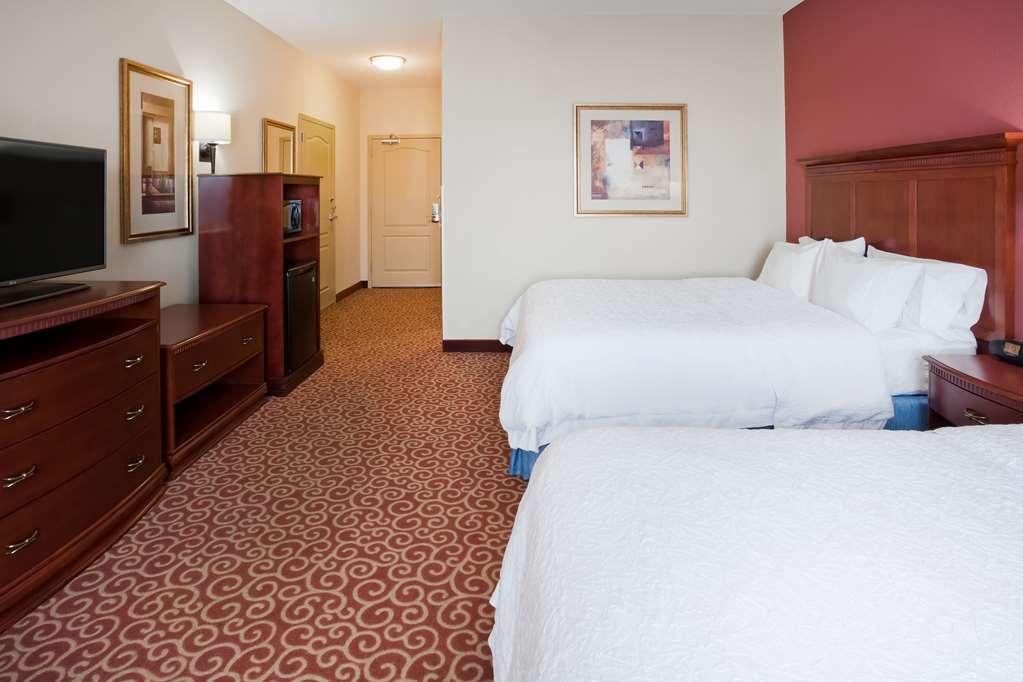 Hampton Inn Fairmont Habitación foto