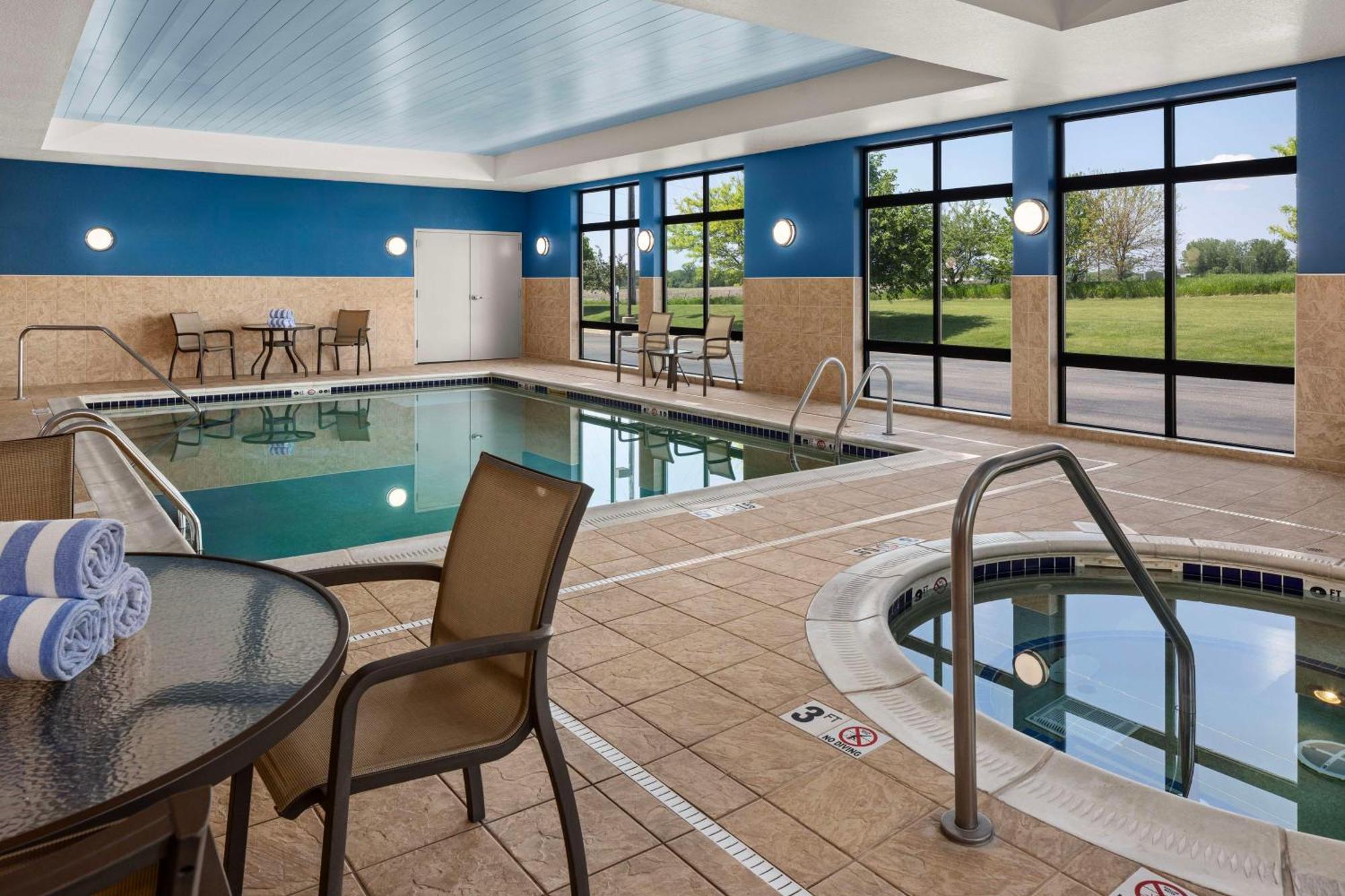 Hampton Inn Fairmont Exterior foto