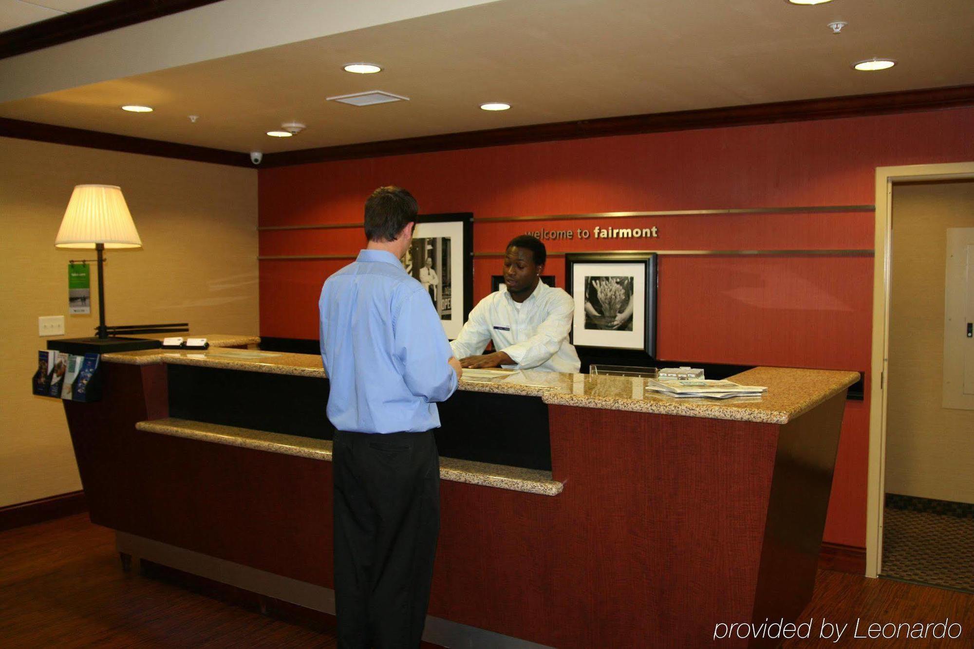 Hampton Inn Fairmont Interior foto