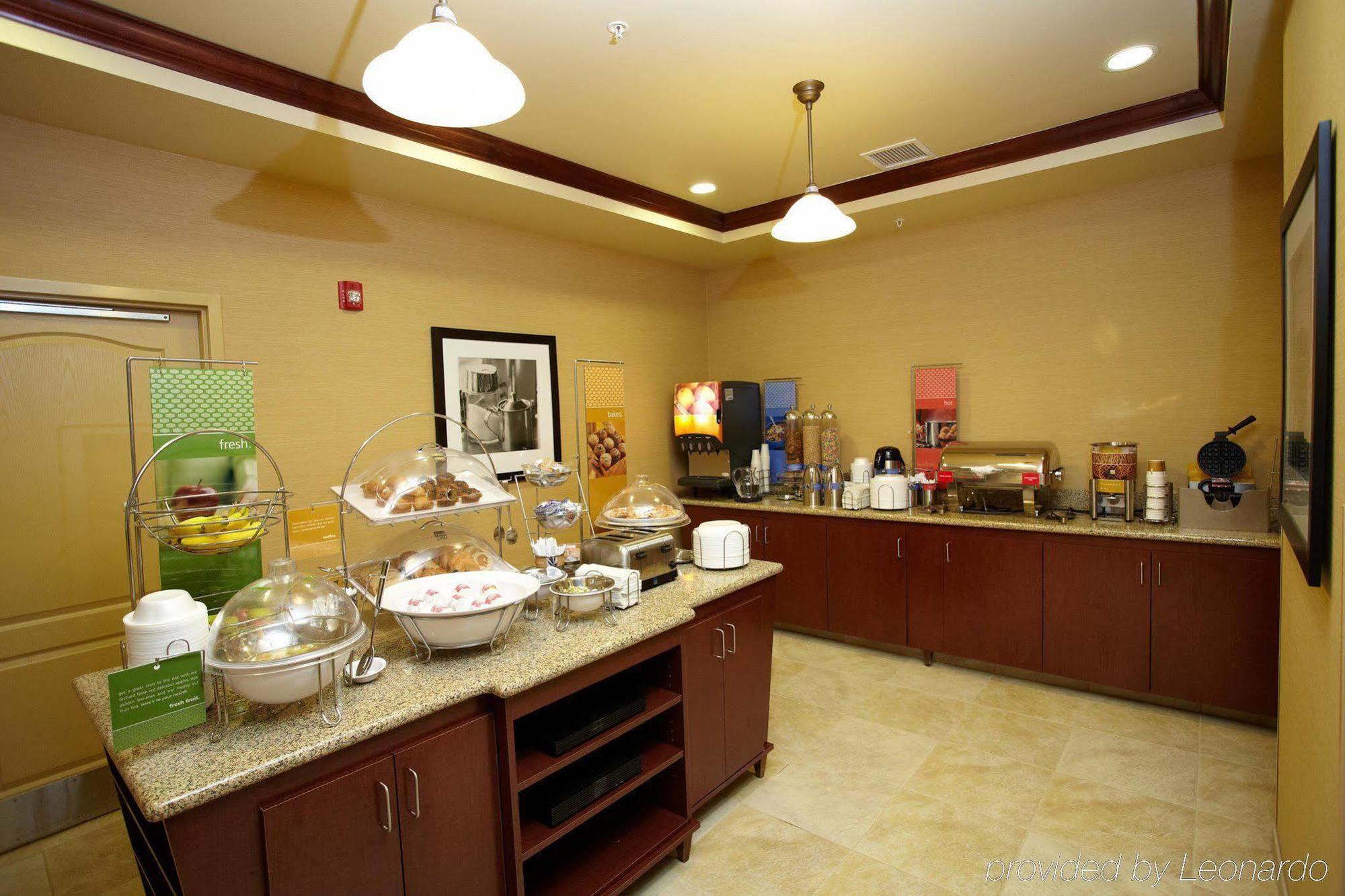 Hampton Inn Fairmont Restaurante foto